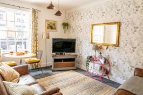 Stylish Coleshill Apt NEC BHX 3 miles Sleeps 6